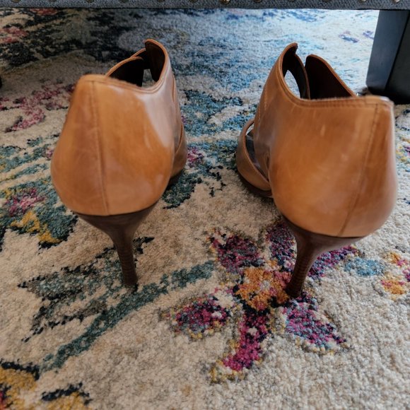 Tan heels - Picture 5 of 11